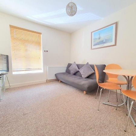 Bassett Flat With 2 Bedrooms And Superfast Wi-Fi Ситтингбурн Экстерьер фото