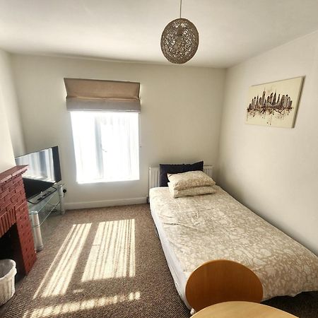Bassett Flat With 2 Bedrooms And Superfast Wi-Fi Ситтингбурн Экстерьер фото
